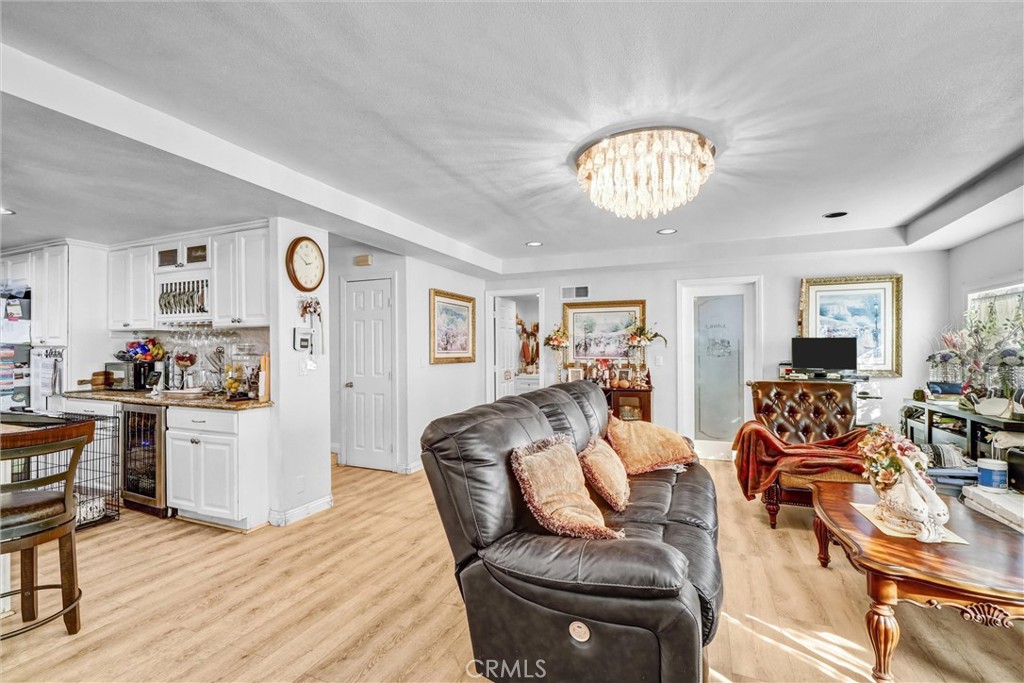 1341 S Pembrooke Lane