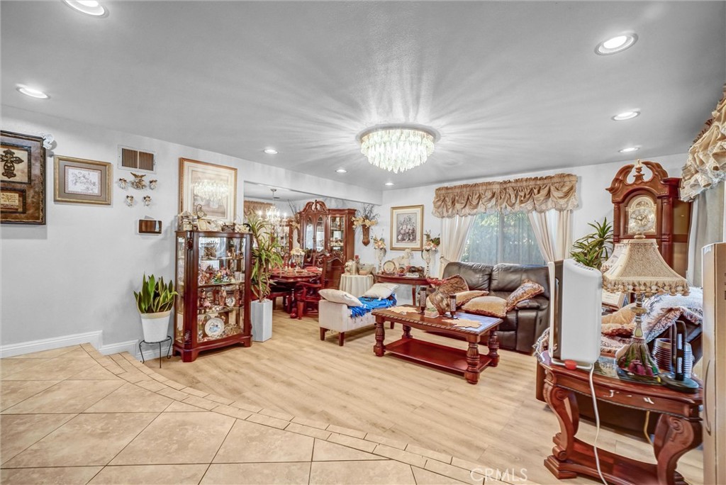 1341 S Pembrooke Lane