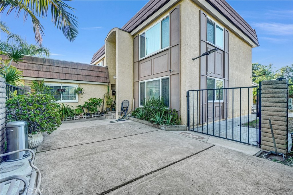 1341 S Pembrooke Lane