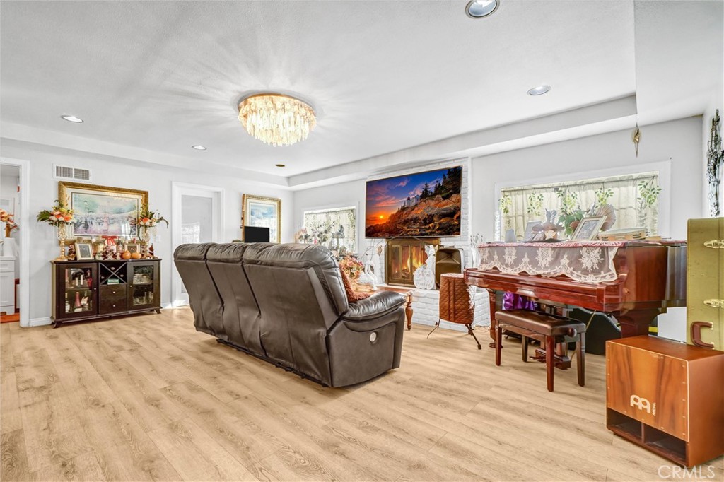 1341 S Pembrooke Lane