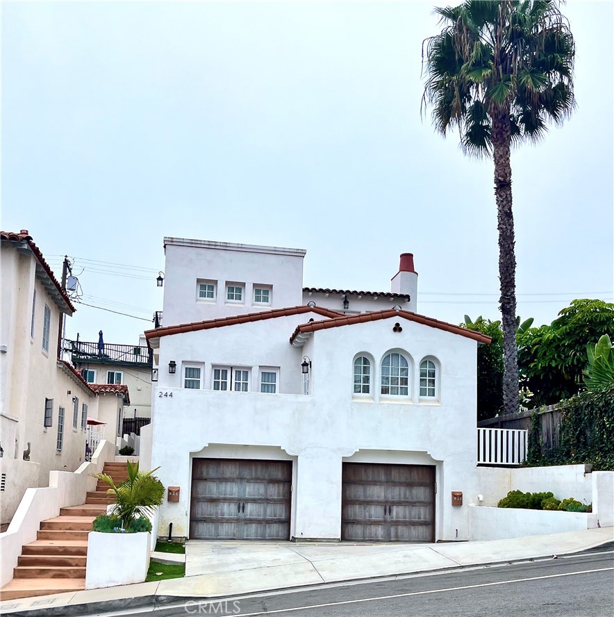 244 Avenida Granada B