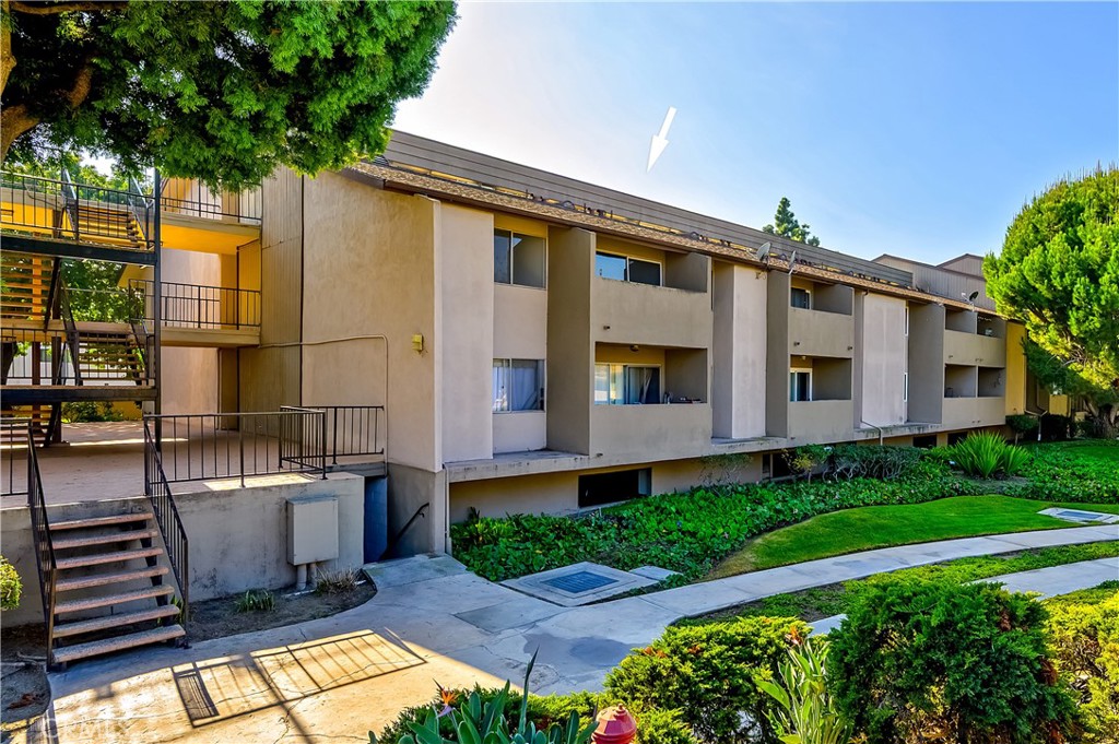 278 N Wilshire