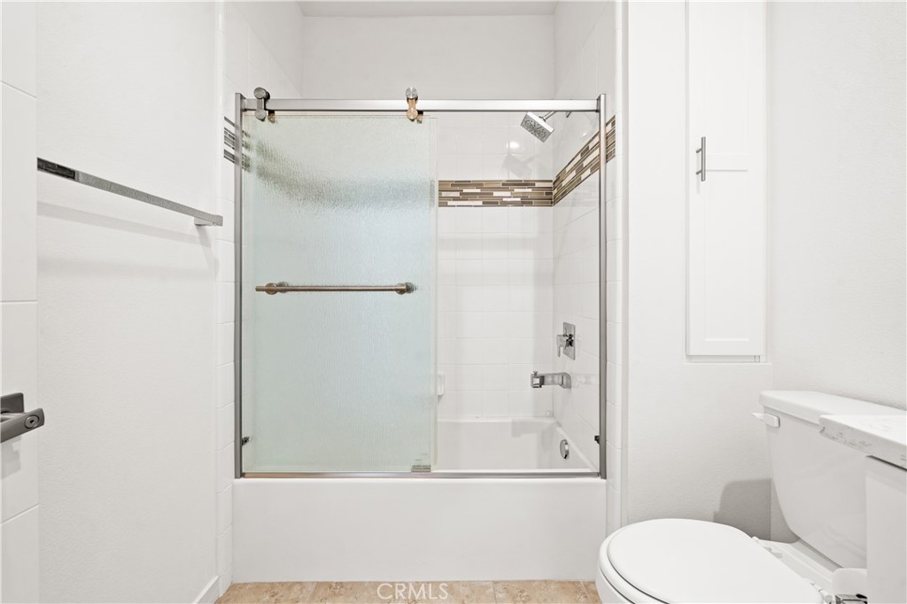 1533 Sullivan Avenue