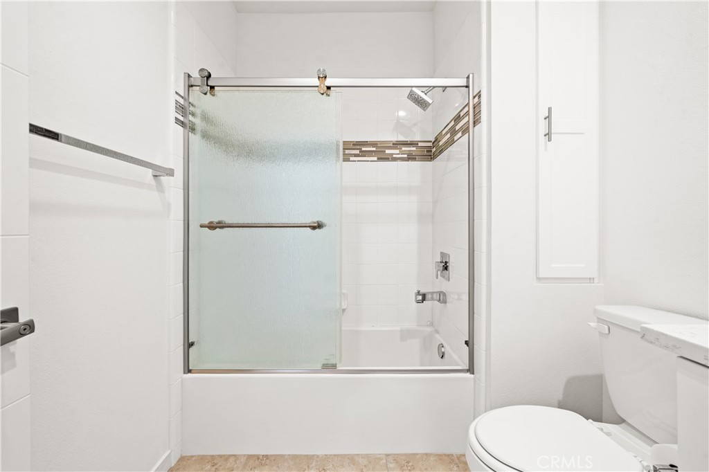 1533 Sullivan Avenue