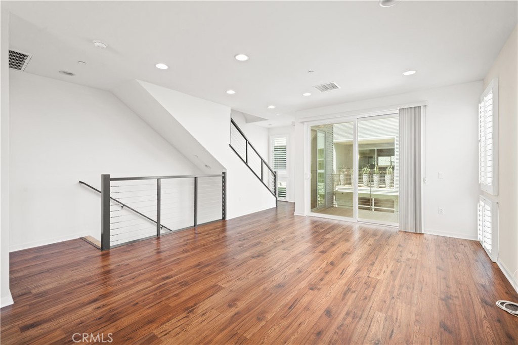 1533 Sullivan Avenue