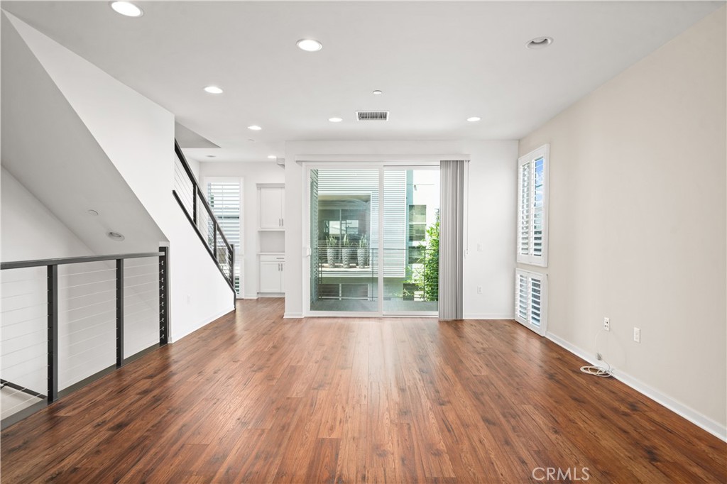 1533 Sullivan Avenue