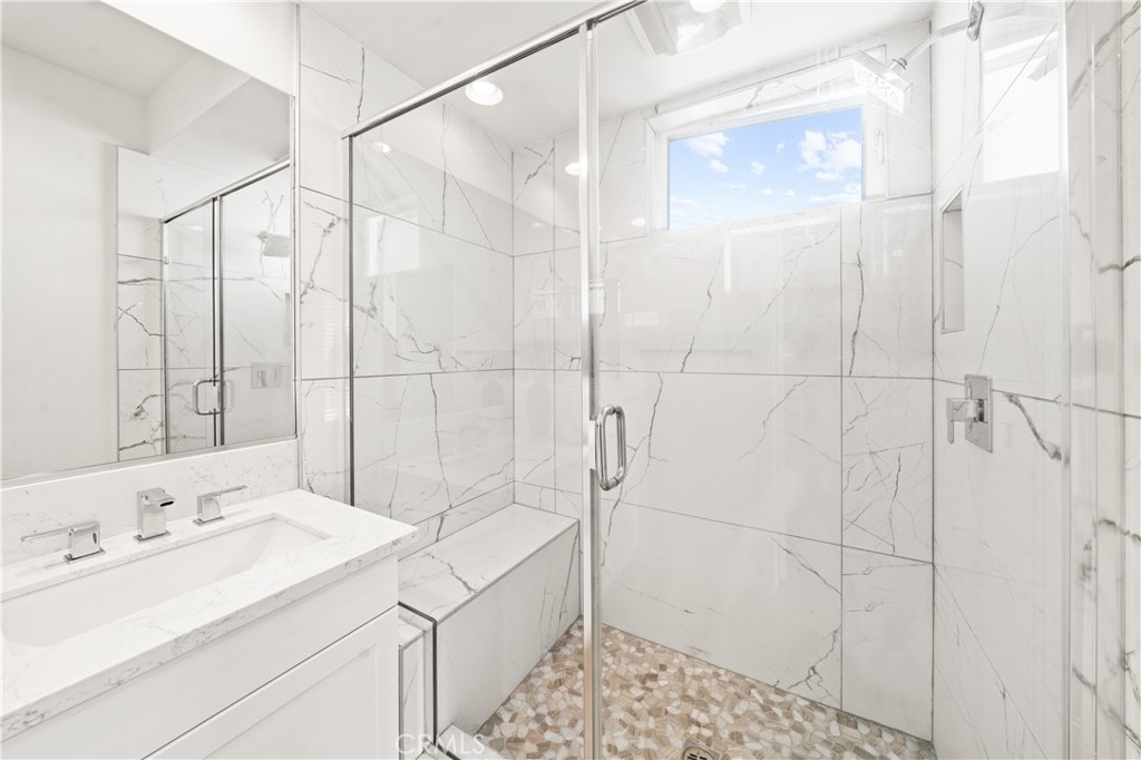 1533 Sullivan Avenue