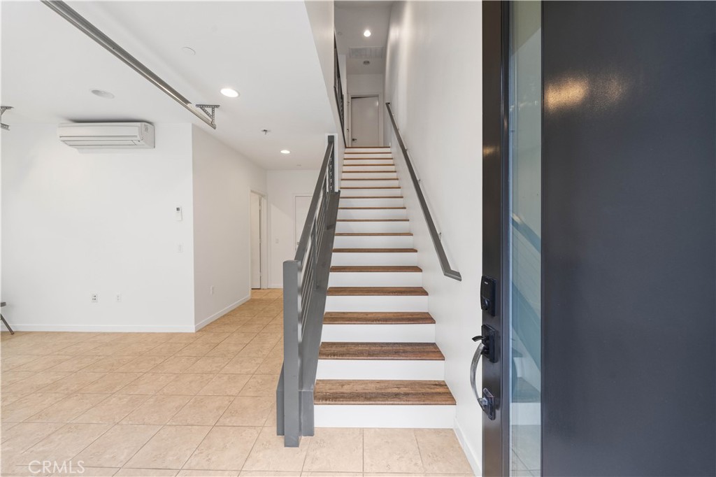 1533 Sullivan Avenue