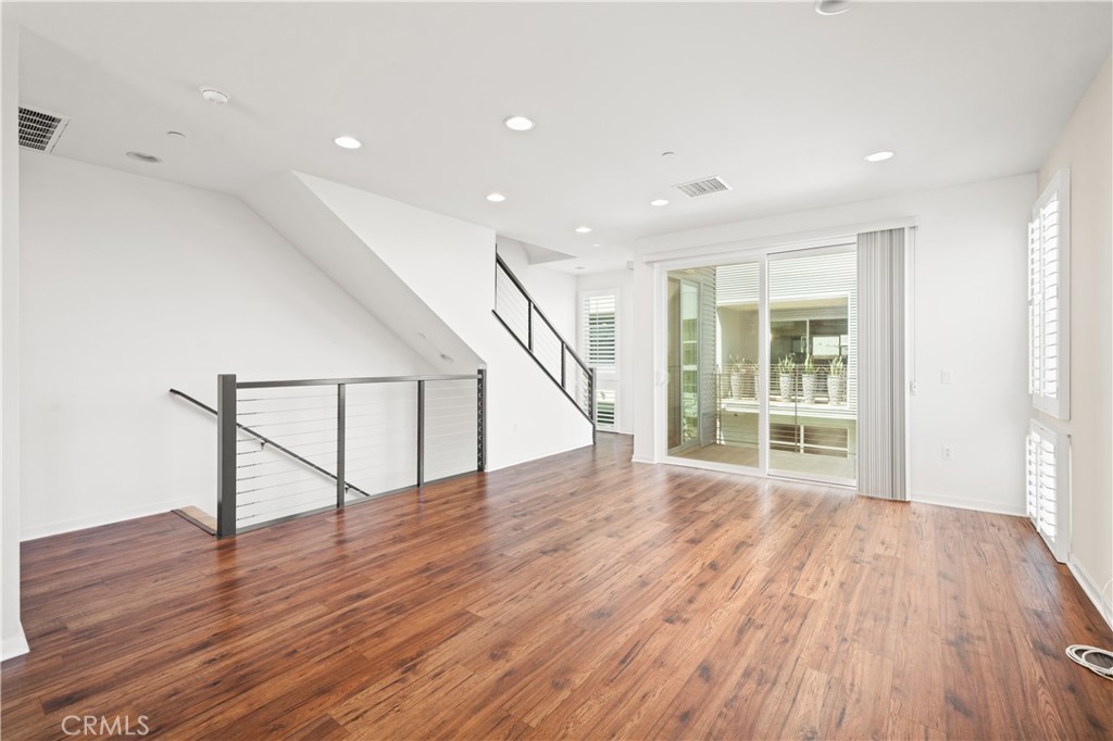 1533 Sullivan Avenue