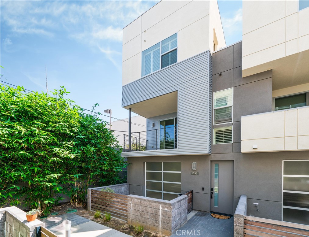 1533 Sullivan Avenue