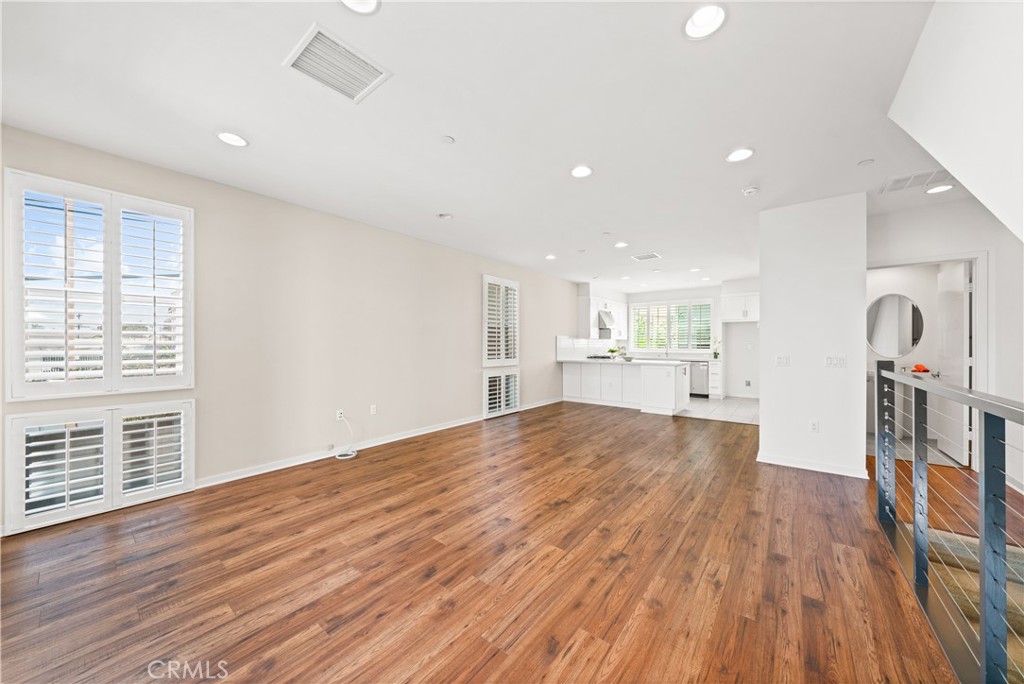 1533 Sullivan Avenue