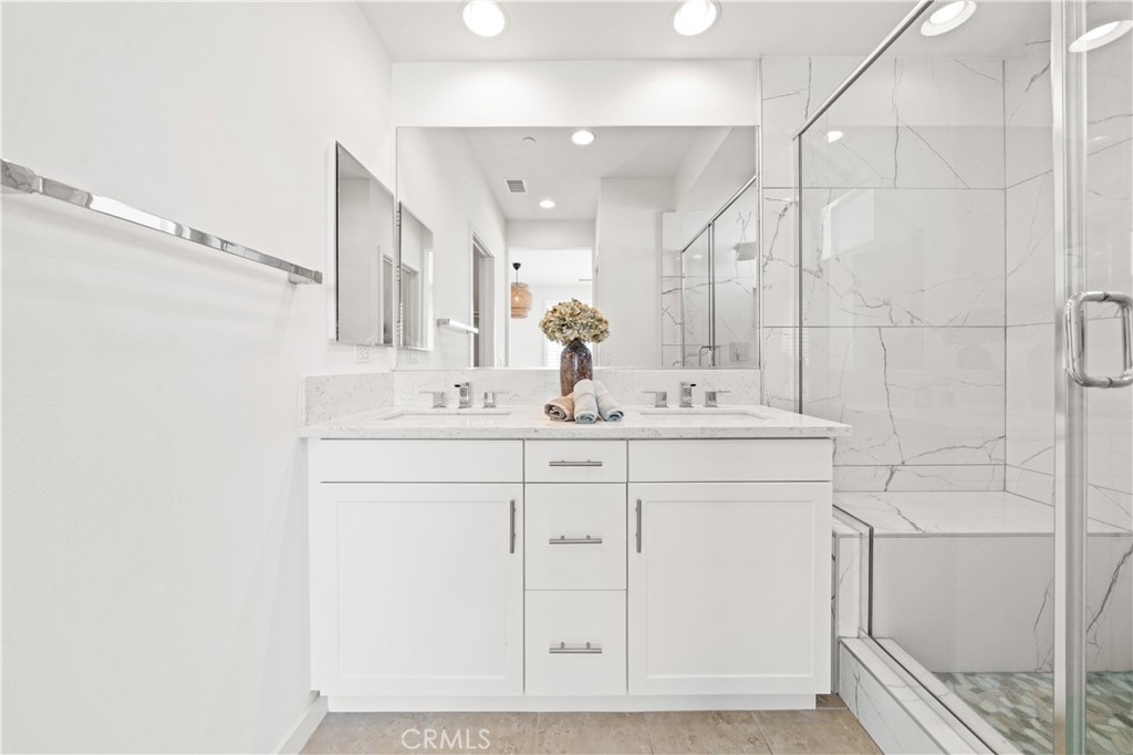 1533 Sullivan Avenue