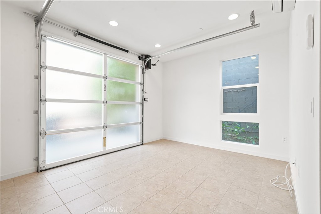 1533 Sullivan Avenue