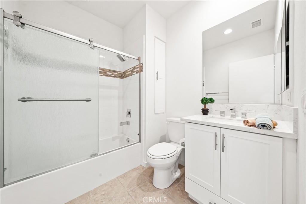 1533 Sullivan Avenue