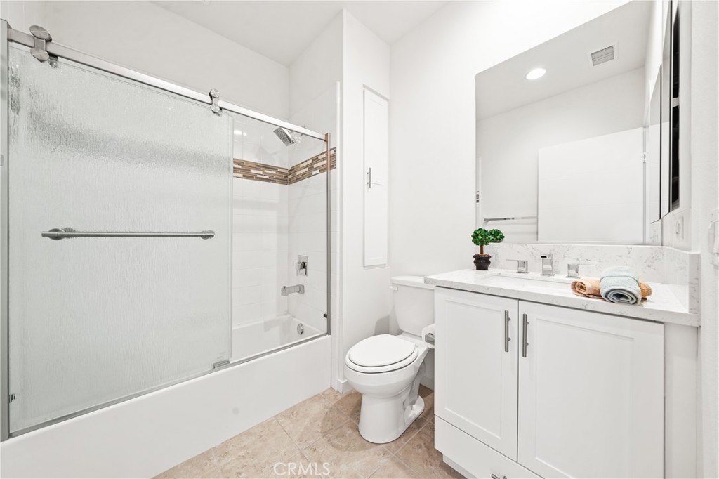 1533 Sullivan Avenue