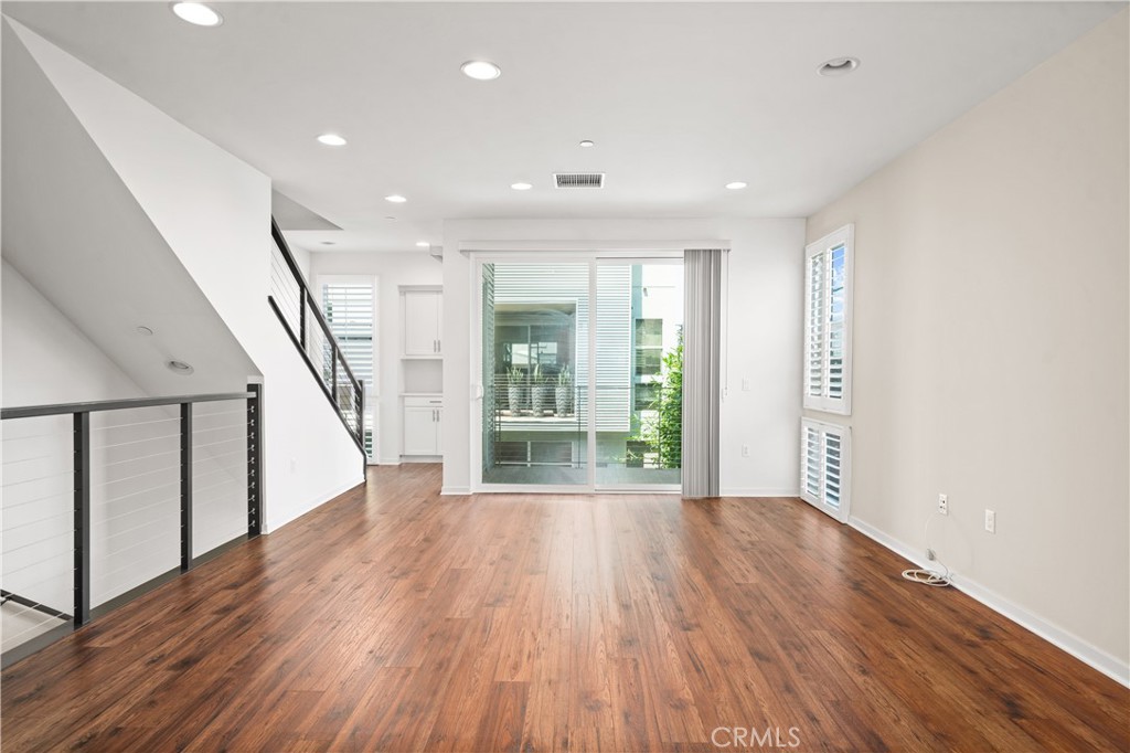 1533 Sullivan Avenue