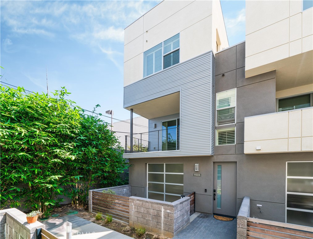 1533 Sullivan Avenue