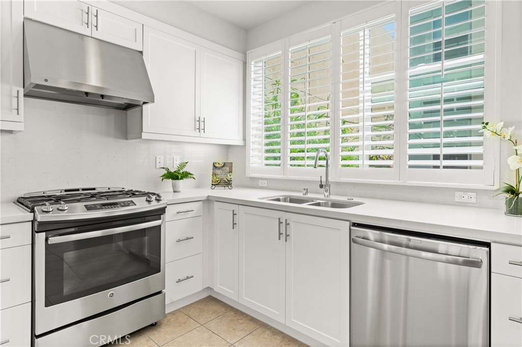 1533 Sullivan Avenue