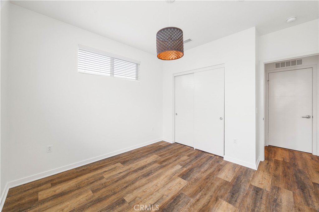 1533 Sullivan Avenue