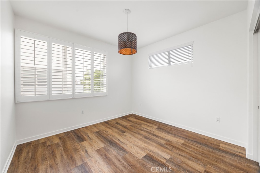 1533 Sullivan Avenue