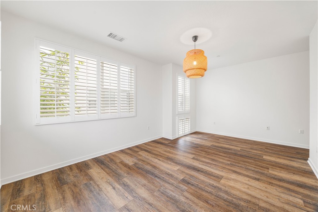 1533 Sullivan Avenue