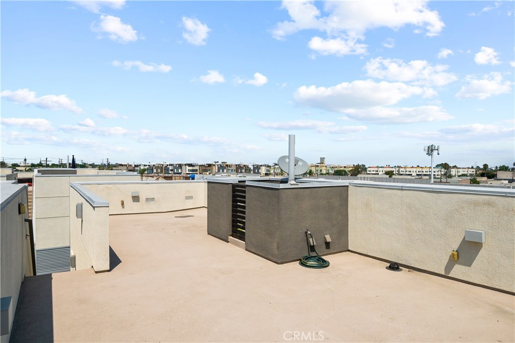 1533 Sullivan Avenue