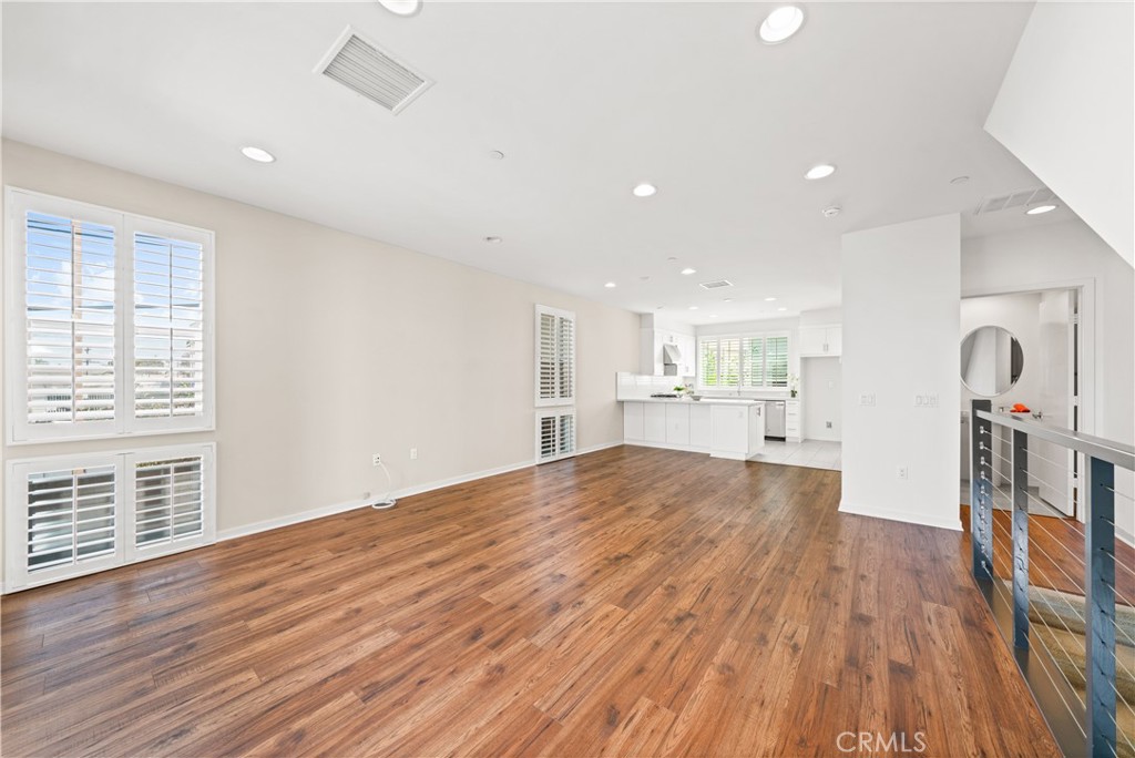 1533 Sullivan Avenue