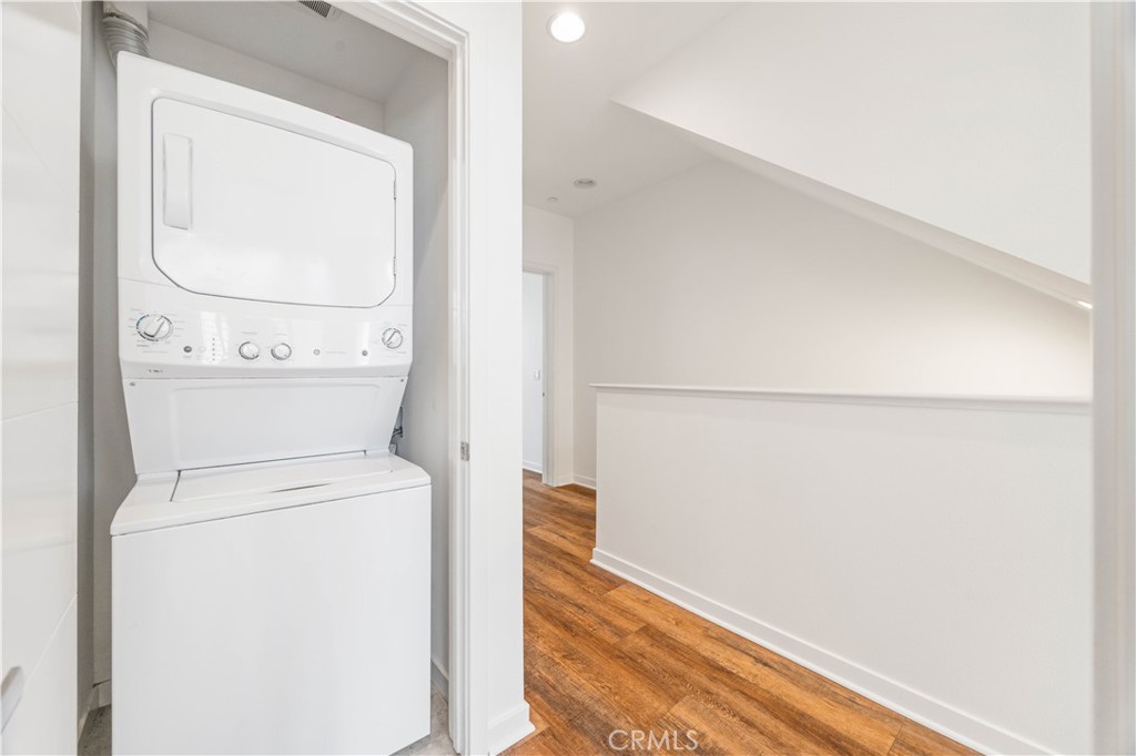 1533 Sullivan Avenue