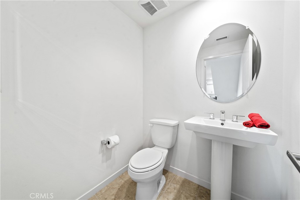 1533 Sullivan Avenue