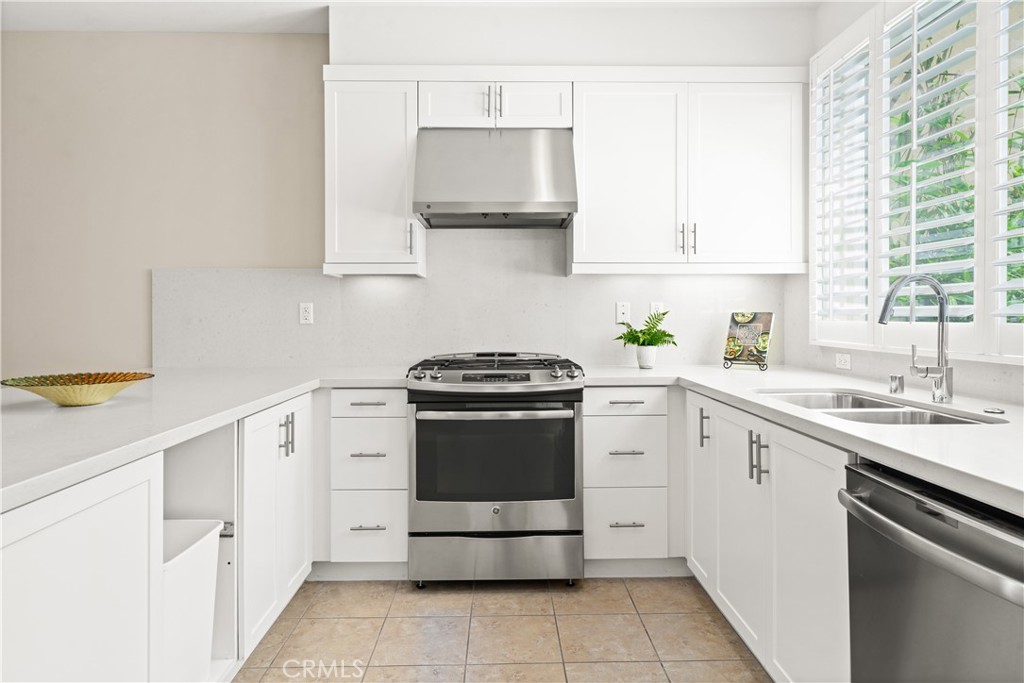 1533 Sullivan Avenue