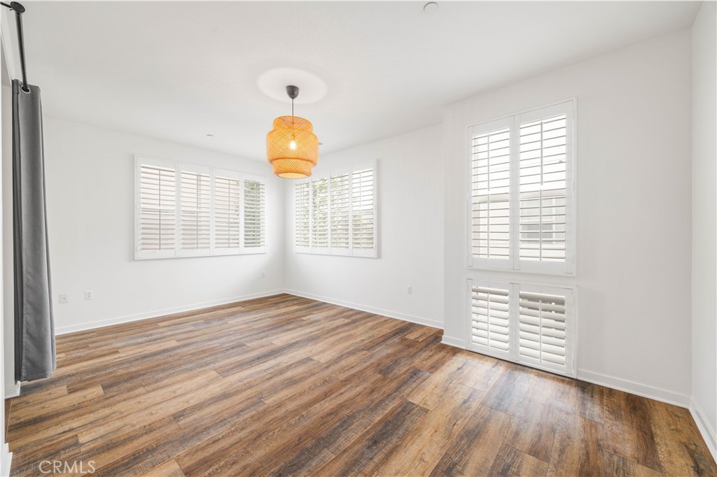 1533 Sullivan Avenue