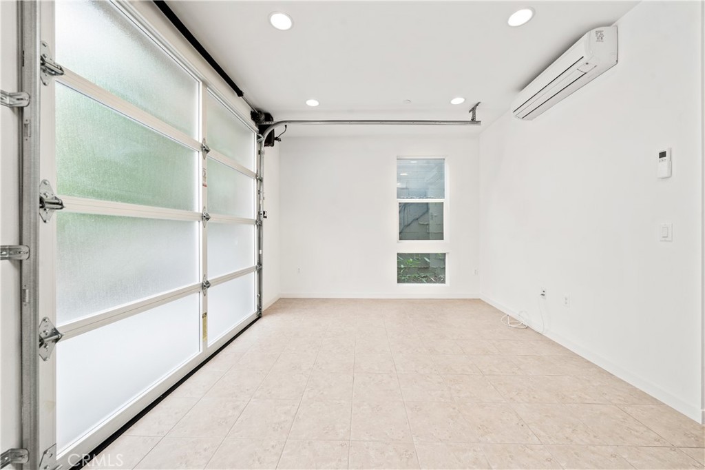 1533 Sullivan Avenue