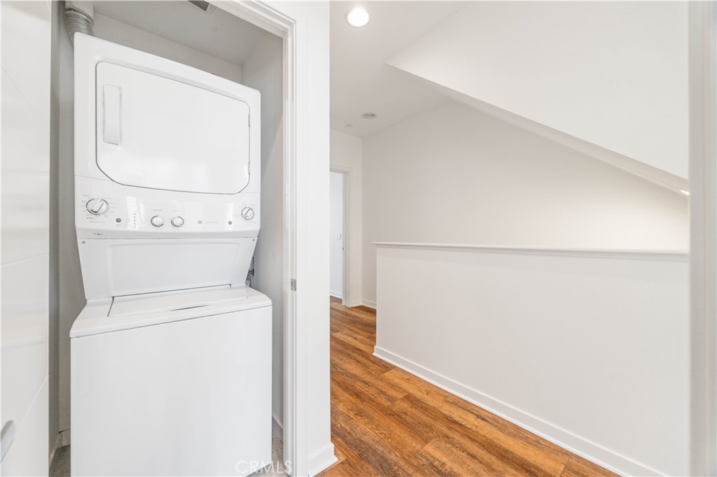 1533 Sullivan Avenue