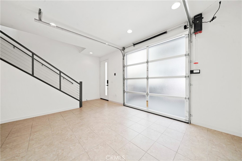 1533 Sullivan Avenue