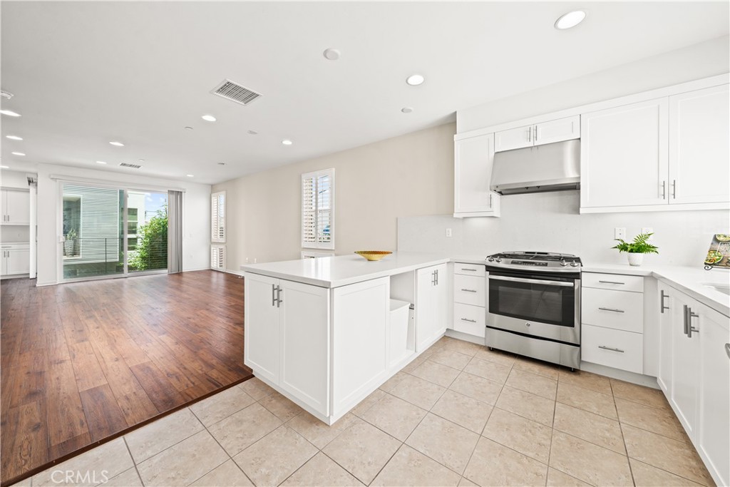 1533 Sullivan Avenue