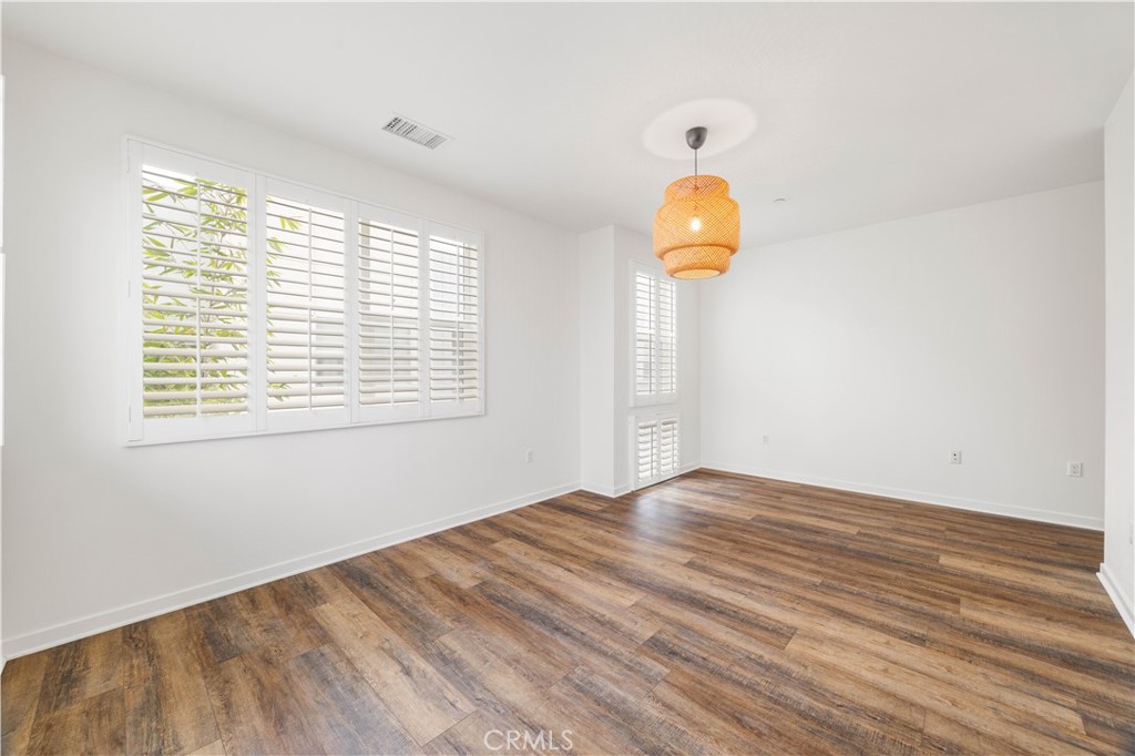 1533 Sullivan Avenue