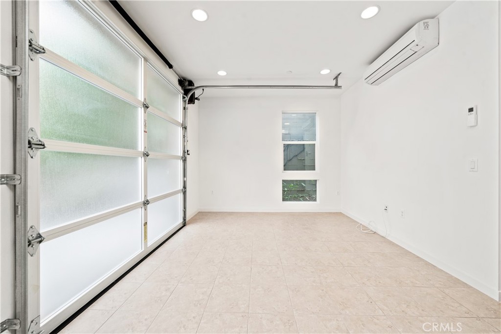 1533 Sullivan Avenue