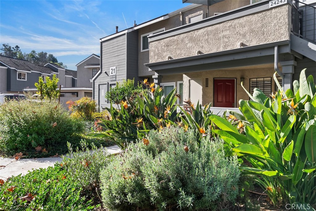 24245 Avenida De Las Flores