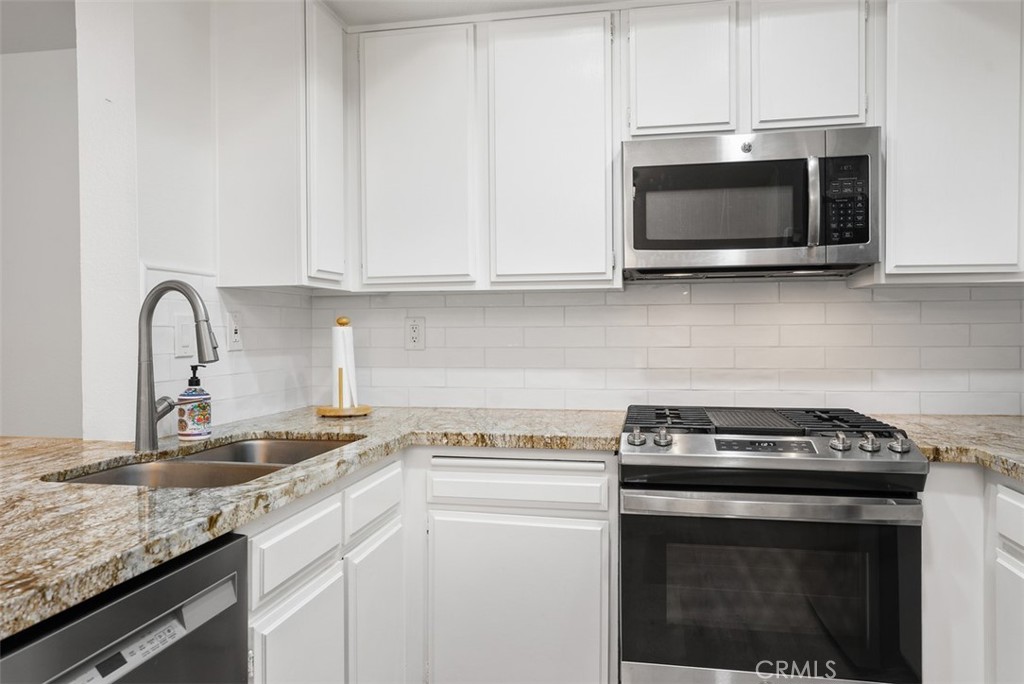 24245 Avenida De Las Flores