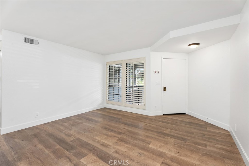 24245 Avenida De Las Flores