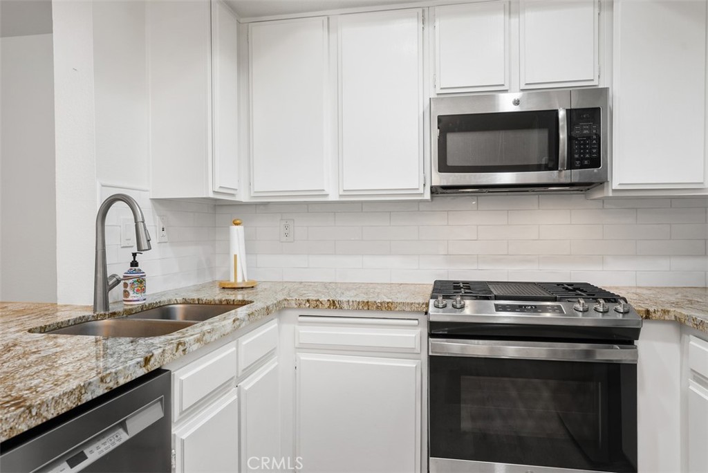 24245 Avenida De Las Flores