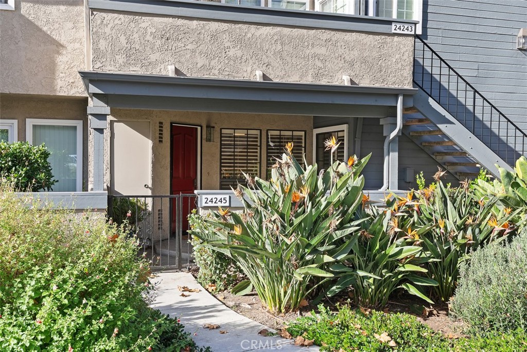 24245 Avenida De Las Flores