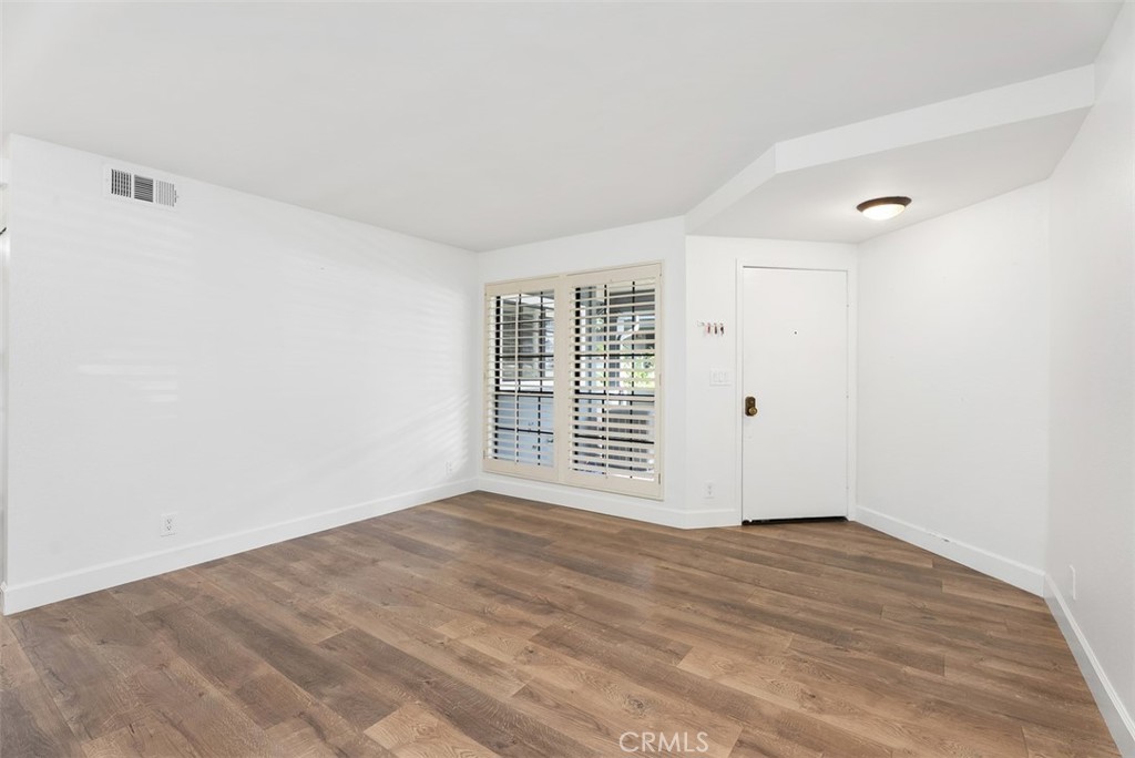 24245 Avenida De Las Flores