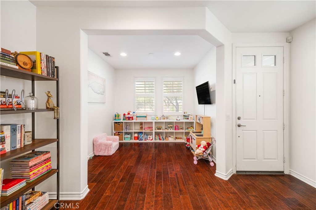 236 W Weeping Willow