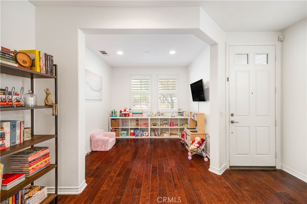 236 W Weeping Willow