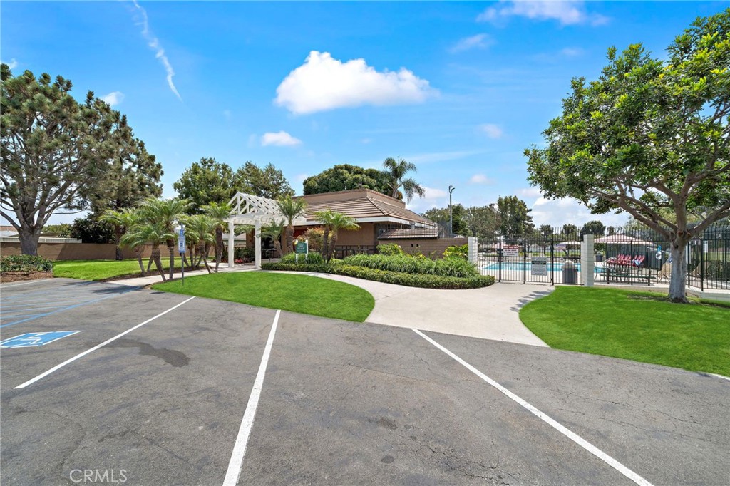 10763 El Centro Avenue