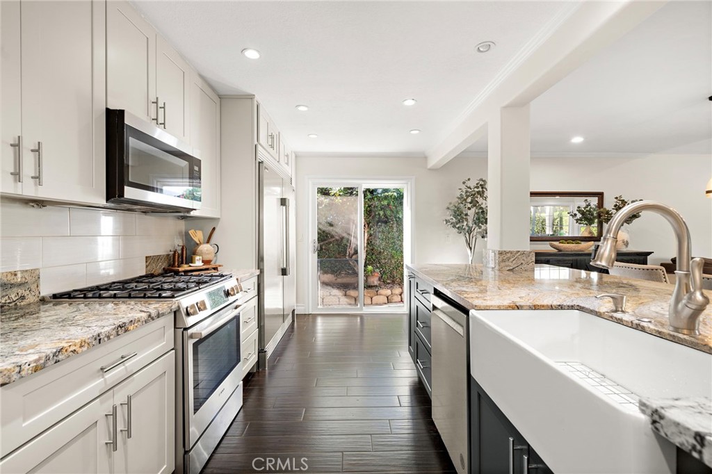 10763 El Centro Avenue