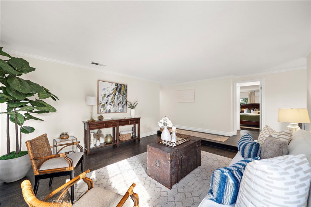 10763 El Centro Avenue