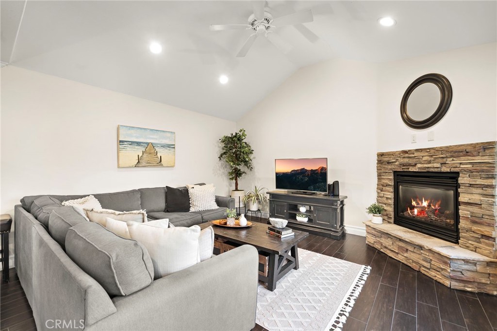 10763 El Centro Avenue