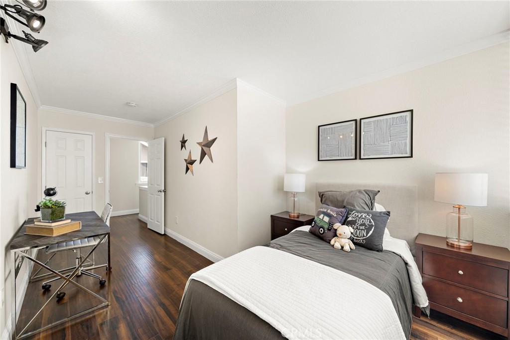 10763 El Centro Avenue